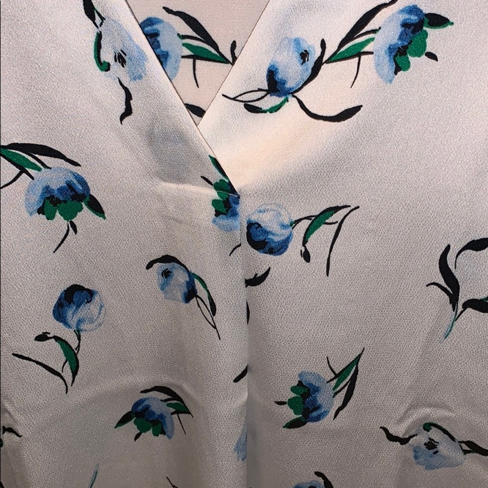 Flowy Floral BR Top 🌸 🌺 - Picture 7 of 8